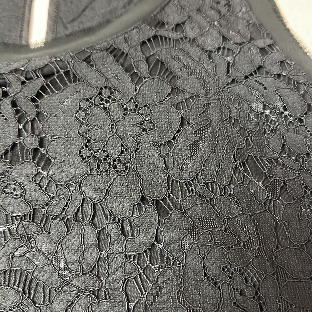 Banana Republic Black lace scalloped tank top - Picture 4 of 11